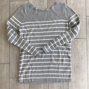 👋🏽💓 GAP Striped Sweater